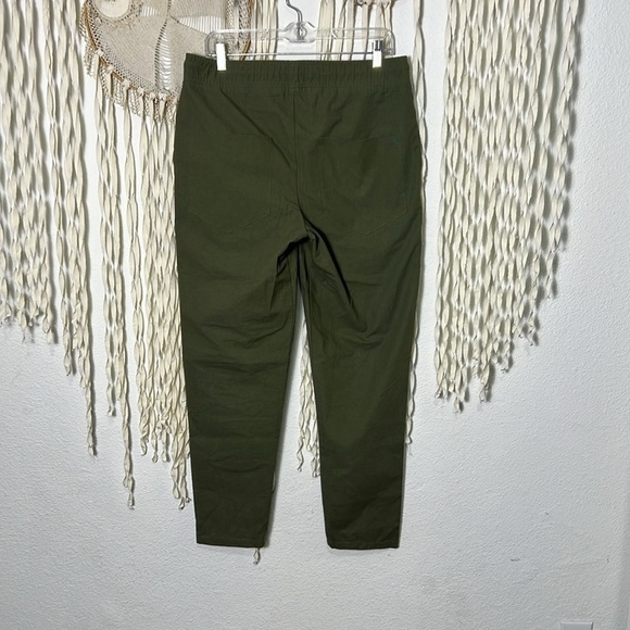 Marane’ Organic Cotton Mens Jogger in Green - Picture 5 of 11